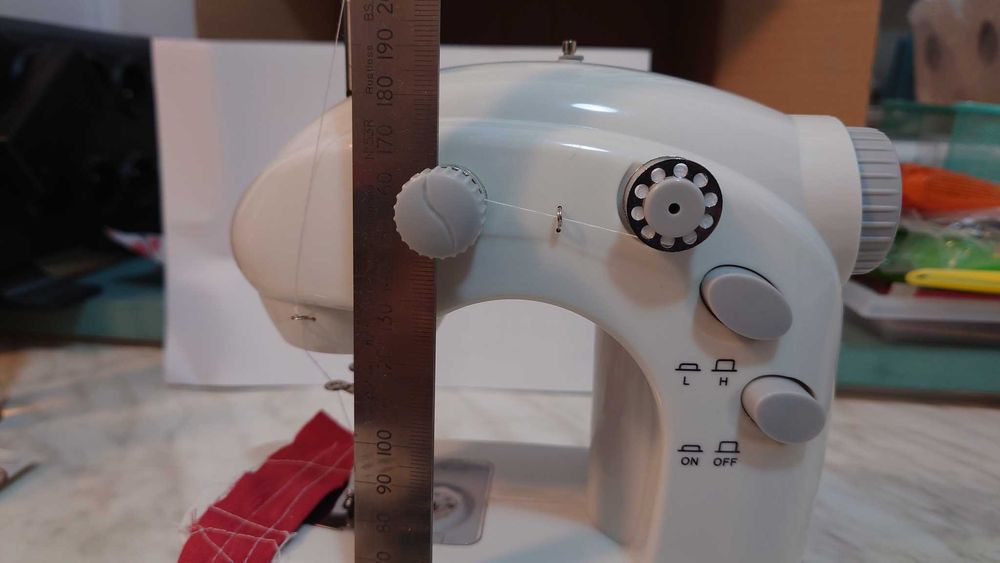 Mini masina de cusut