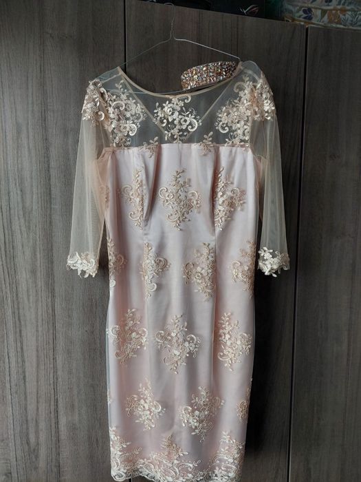 Vând rochita deosebita, pentru ocazii sau stare civila