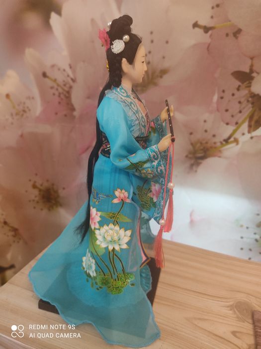 Фигурка девушки кукла