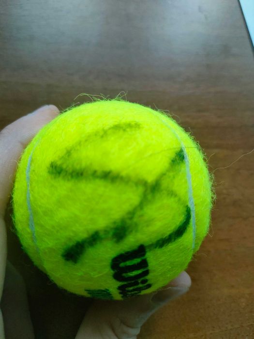 Minge de tenis semnata Stan Wawrinka