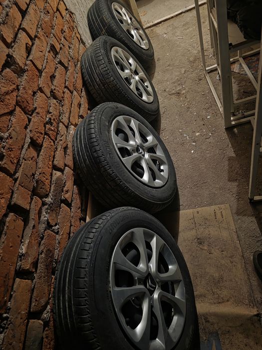 4бр. Летни гуми Bridgestone 185 65 15 на джанти Пежо Ситроен + тасове и болтове