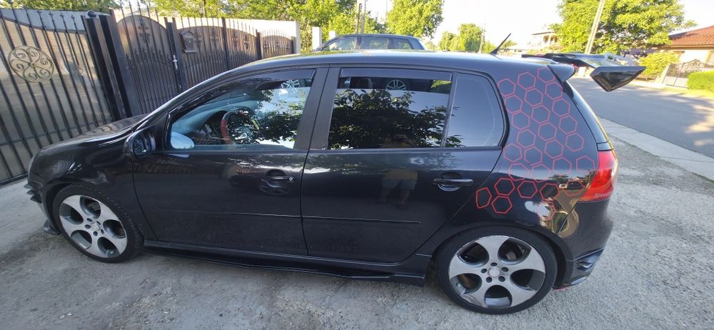 Vând golf 5 GTI .