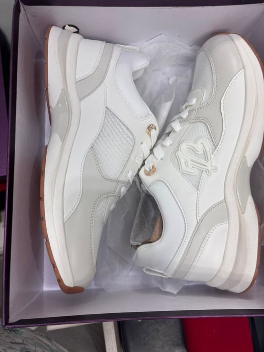 Продам кроссовки