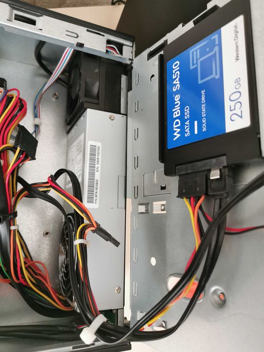 Продавам мощен компактен компютър