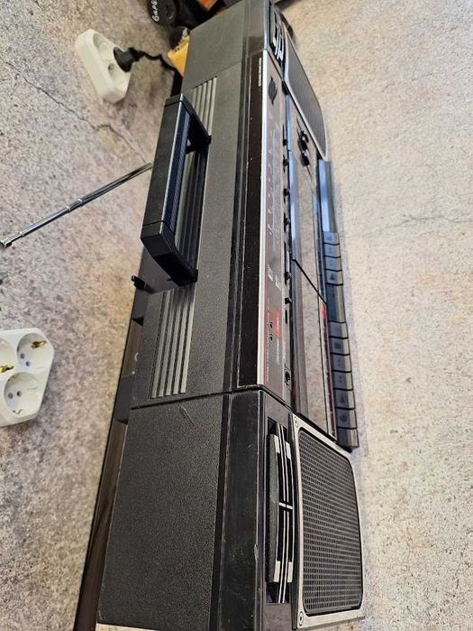 Стерео радиокасетофон Sharp WF-340E (BK). Всичко работи, като нов.