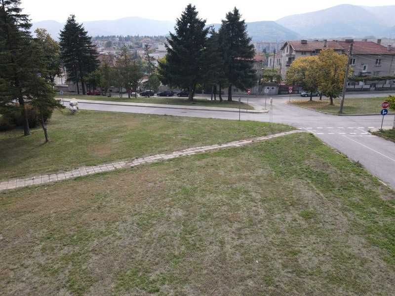 Продавам инвестиционен парцел за сторителство