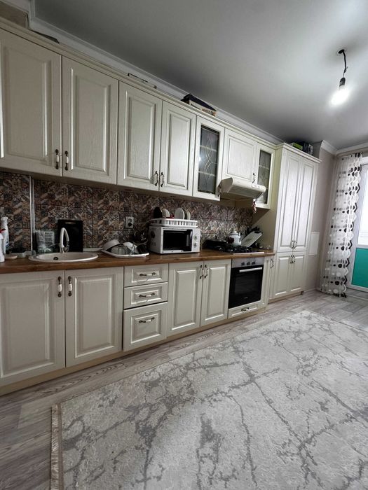 Продам  2х комн кв Батыс с ремонтом