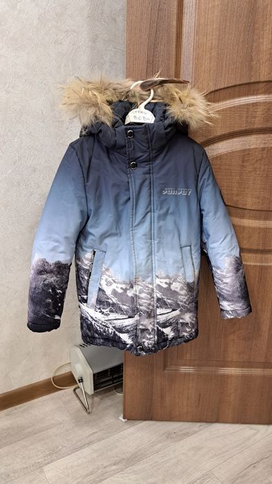 Продам детскую зимнюю куртку