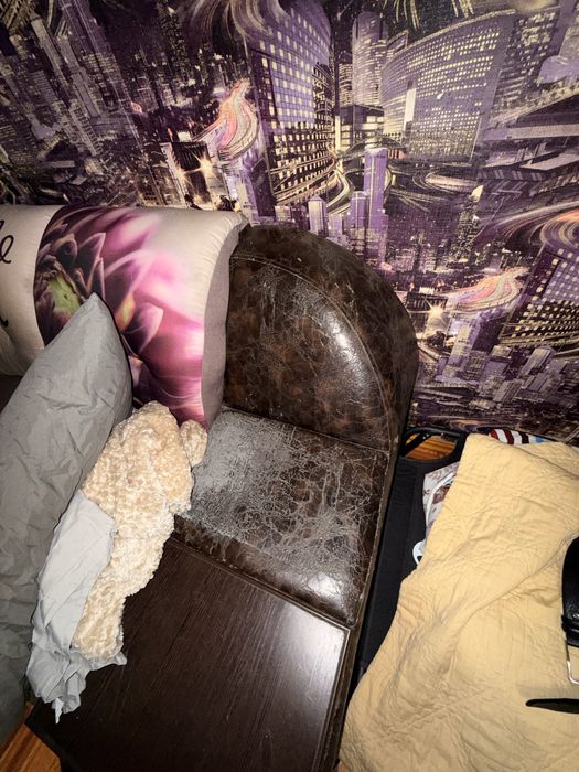 Отдам диван. Угловой. Самовывоз.