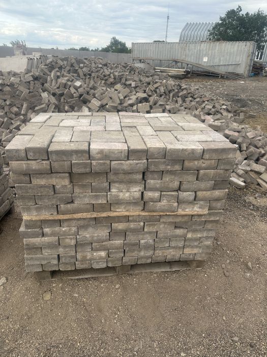 Брусчатка в стилажах