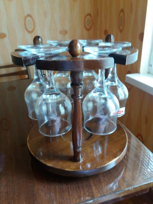 Поставка за чаши от масив орех и пепелник"Davioff"