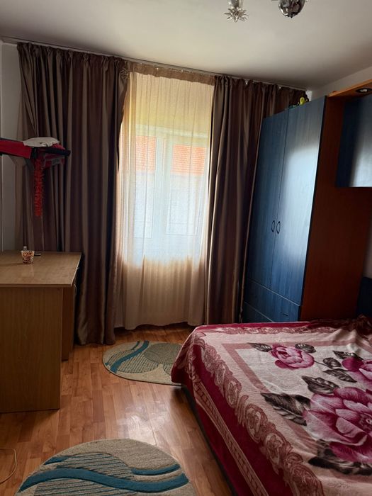 Vand apartament 3 camere zona centrala