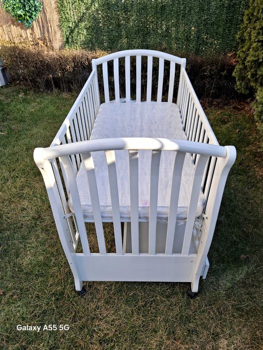 Кошара бебешка дървена с размери 130см. на 70см.