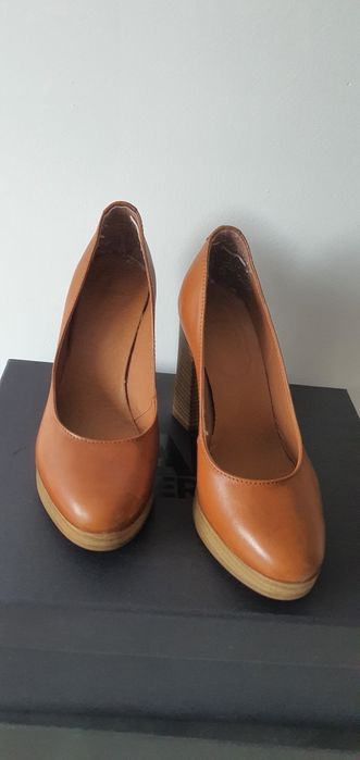Pantofi maro cu toc