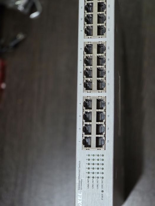Switch хаб 24 портовый