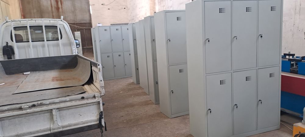 Шкаф металлический для сменной одежды. 1800х1200х400 мм.