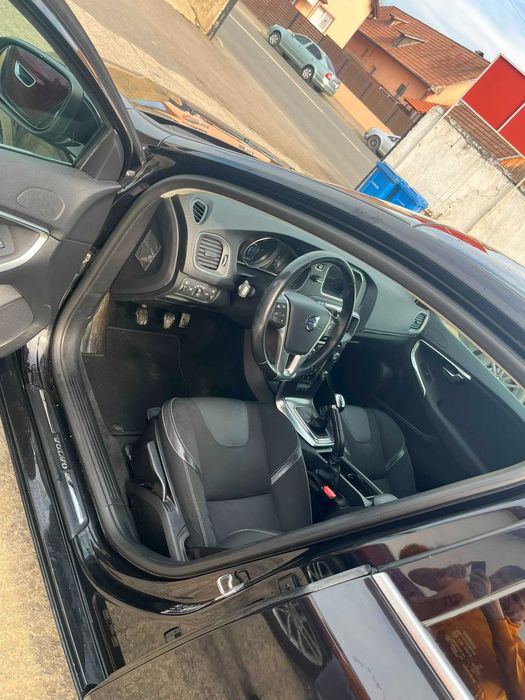 Volvo v40 D2 120cp