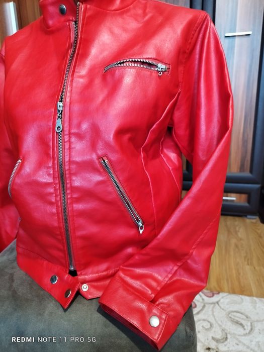 Дамско кожено яке