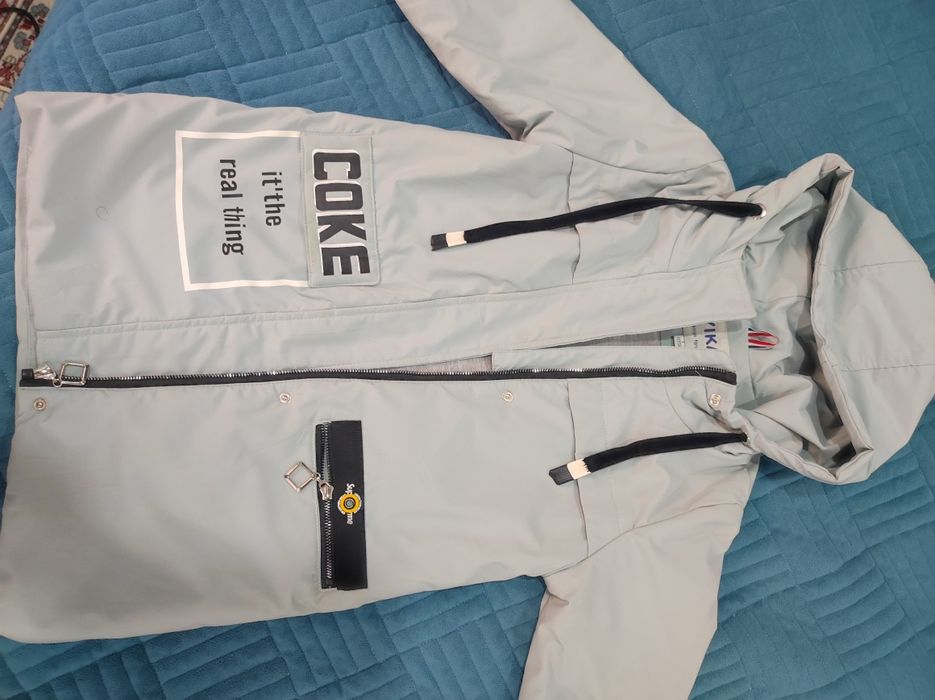 Продам весеннюю детскую куртку