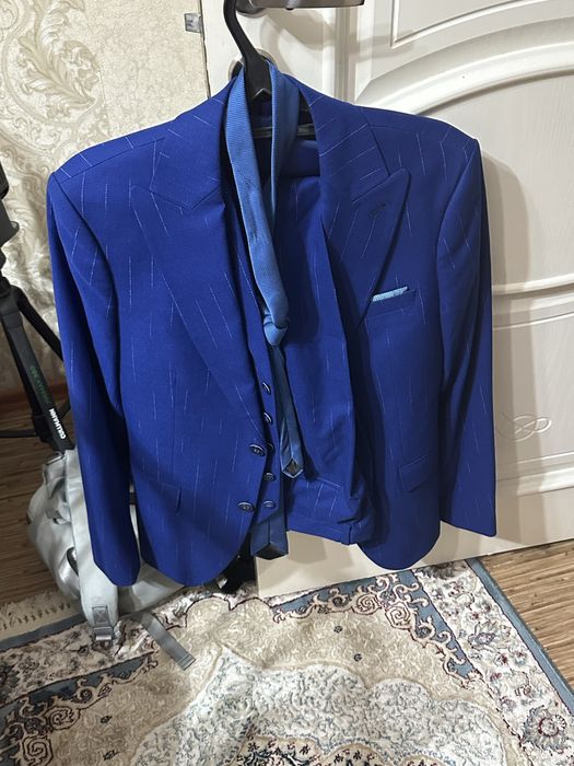 Продам костюм тройка