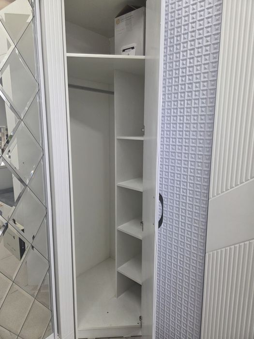 Продам угловой шкаф