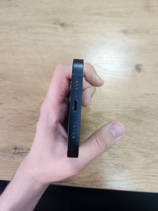 iPhone 13 Midnight (qora)