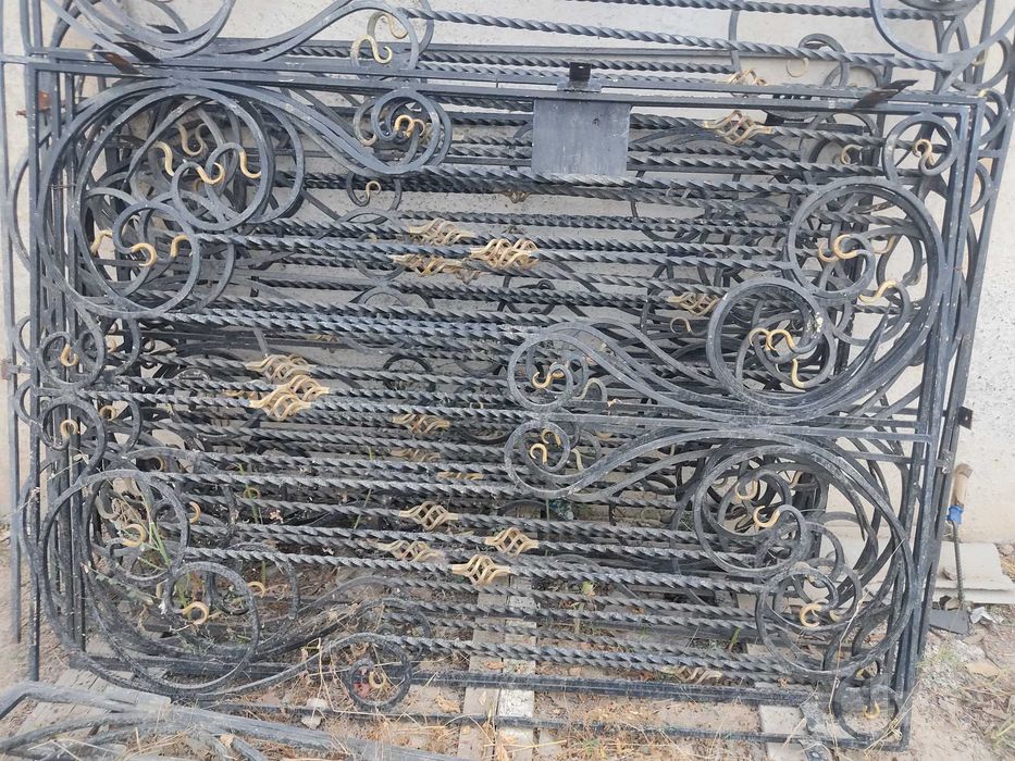 Продаю кованные решотки на окна