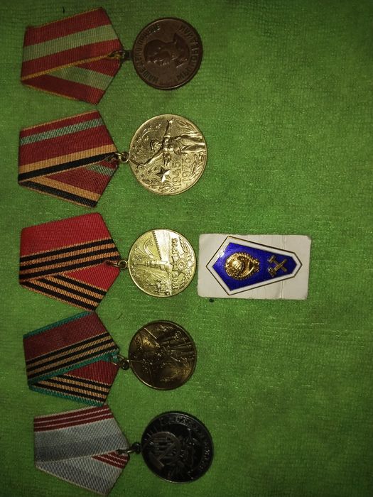 Продам значки,юбилейные.