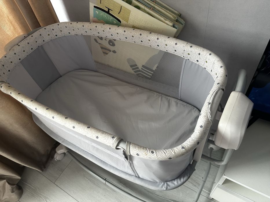 Кроватка с маятником и музыкой