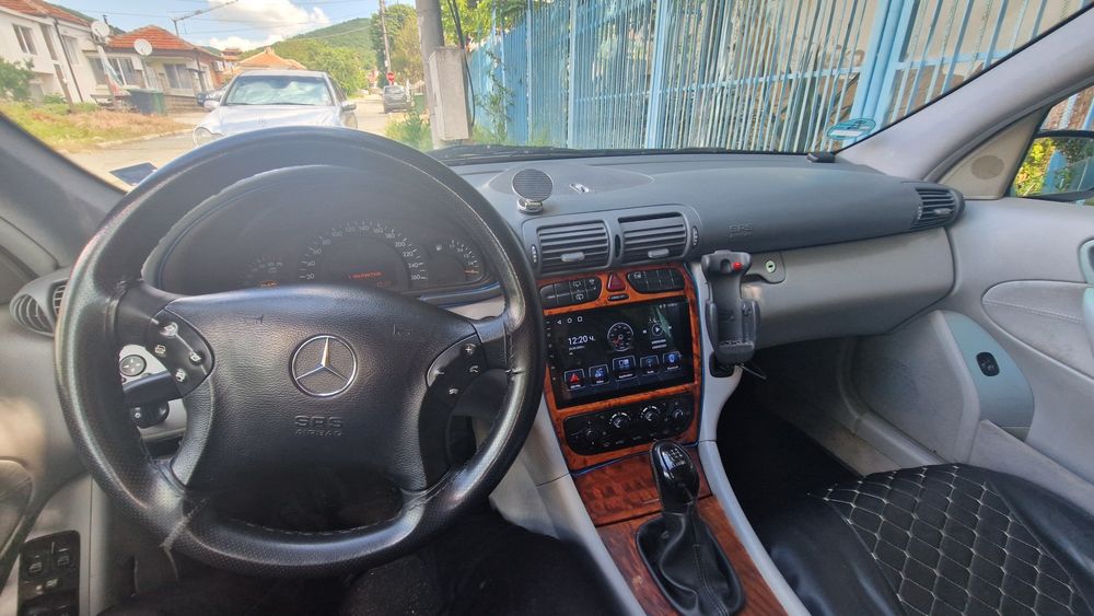 Продавам личния си автомобил Mercedes C180