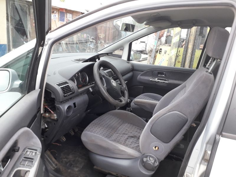 Dezmembram Volkswagen Sharan 1.9TDI