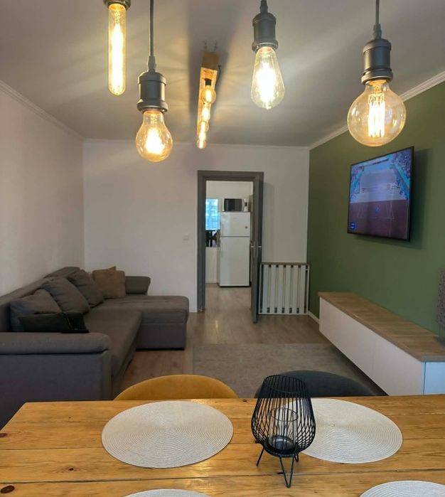 Închiriez apartament cu 2 camere in  zona semicentrală