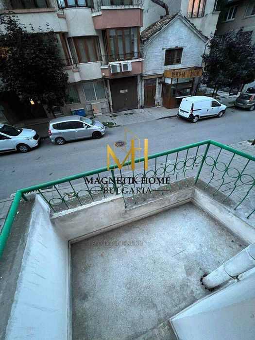 Двустаен апартамент със свободна зона за паркиране  в ж.к. Възраждане