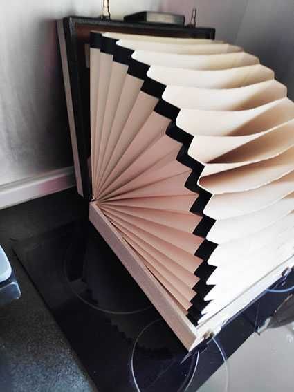 Стар,изключително запазен куфар за съхранение на плочи.