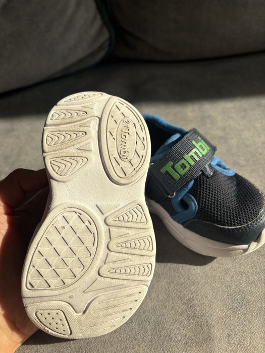 Продам кроссовки детские 20 размер б/у