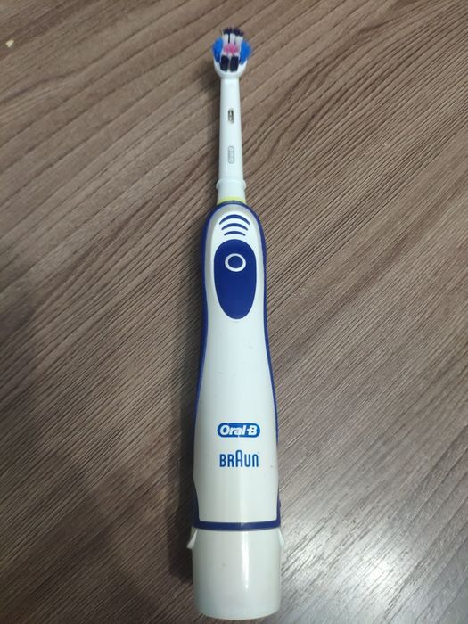 Зубная щётка Oral b (Braun)