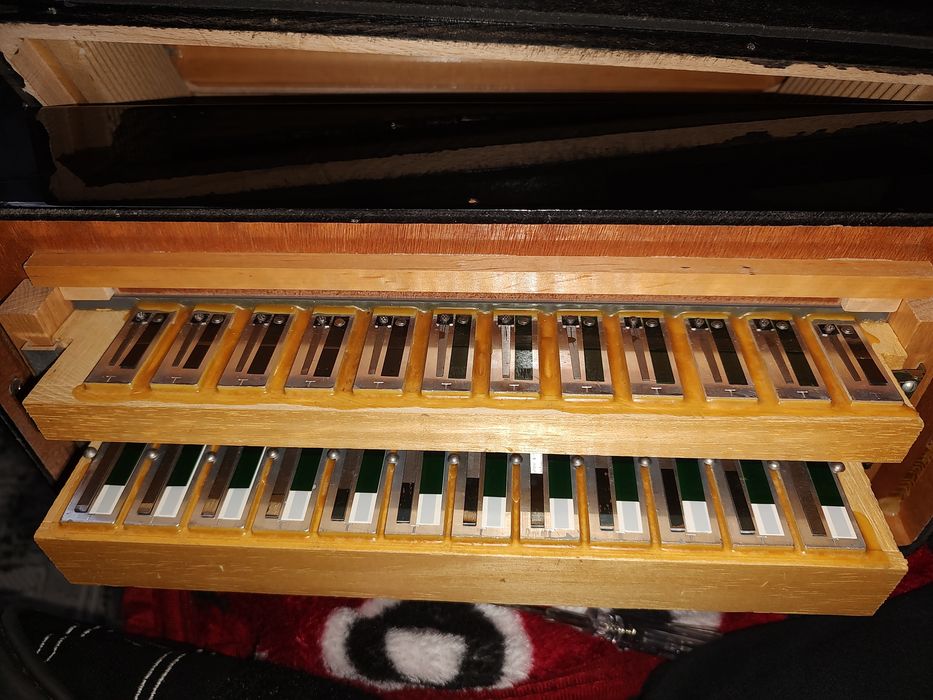 Vând acordeon hohner concerto II N 72 bași