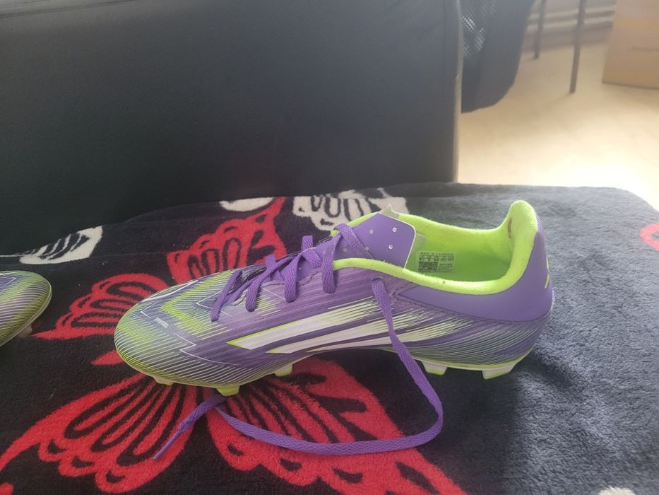 Adidas F50 – Ghete fotbal mov cu verde neon