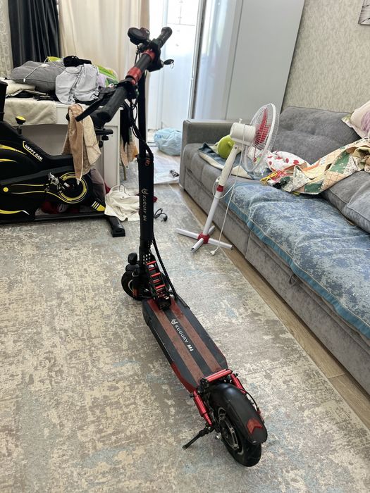 Продам электросамокат KUQUAY M4