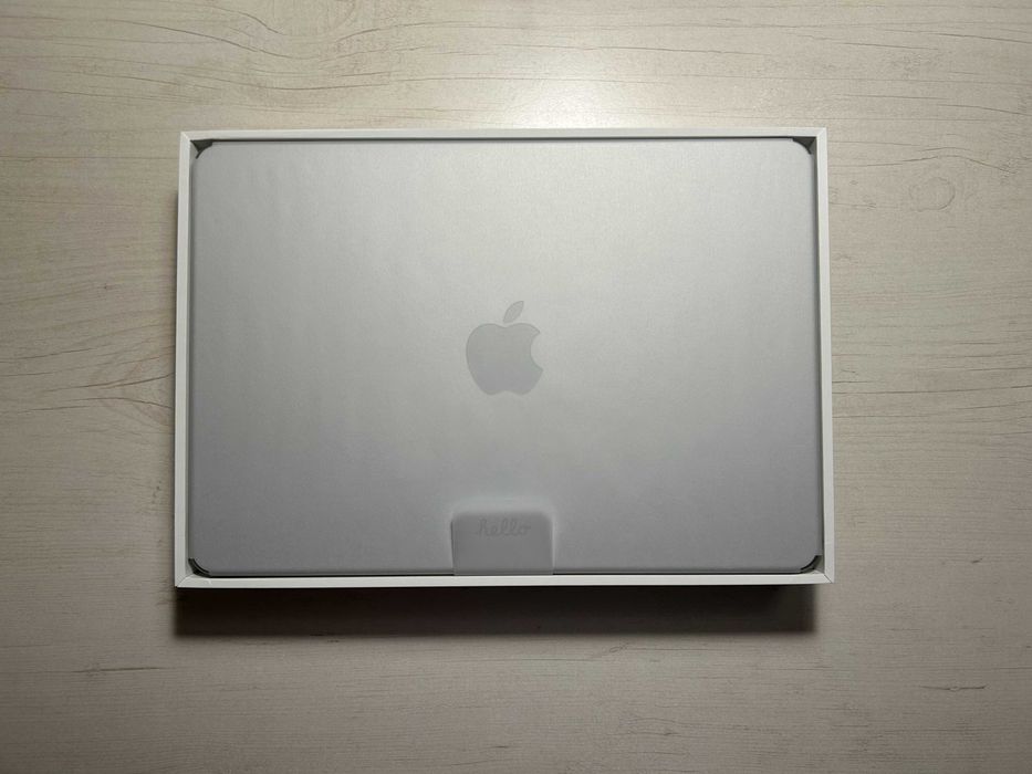 MacBook Neo 13", почти новый