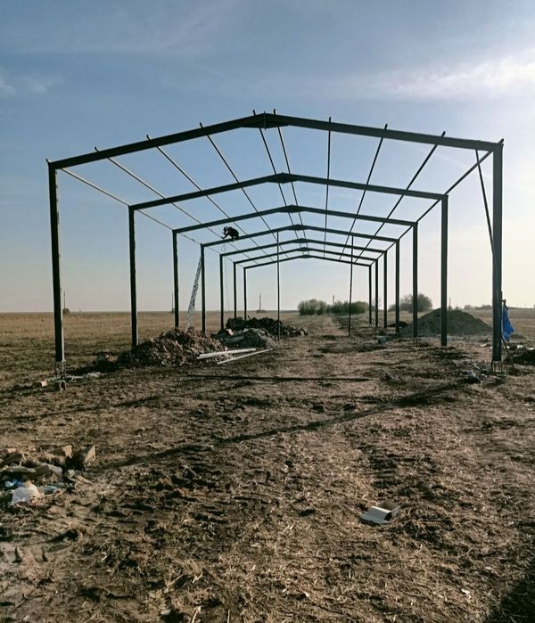 Hale metalice industriale  
- Hale agricole, agrozootehnice depozite,