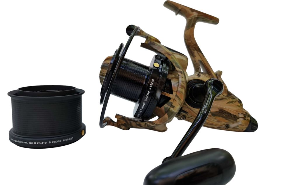 Mulineta Crap WIND BLADE CM 10000 CAMO cu tambur long-cast 0,40mm/400m