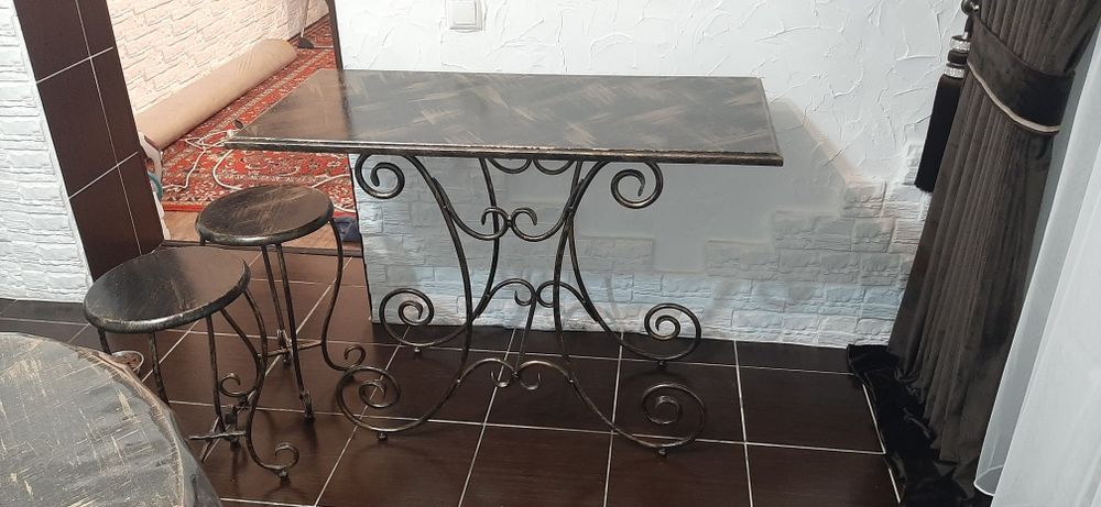Продам  кованный стол  и стулья