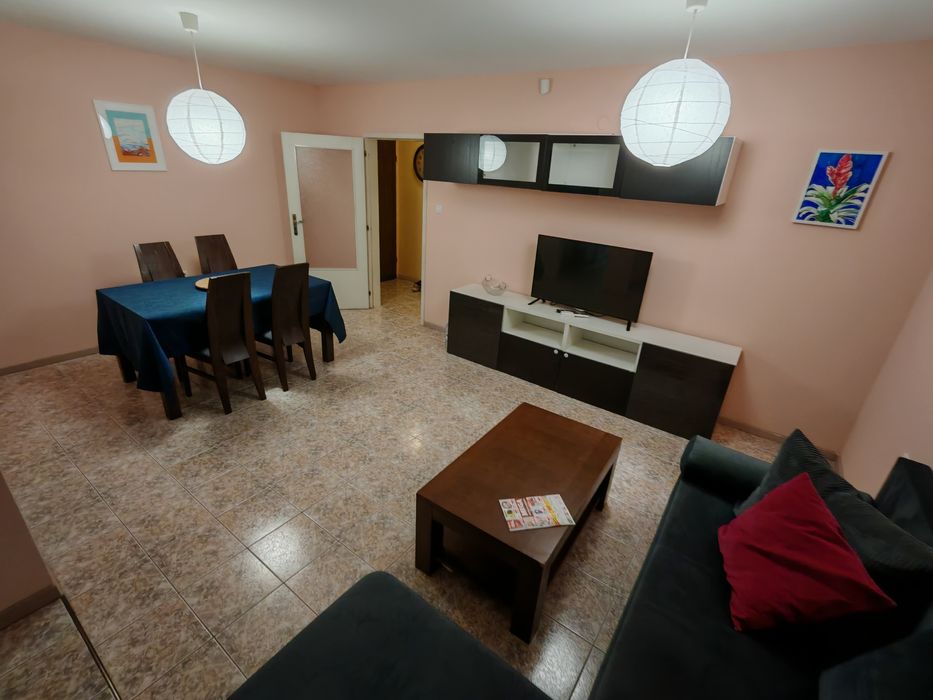 Дава се под наем Тристаен апартамент в Плевен, 9-ти квартал - 98 кв.м за 565 € - Снимка #3