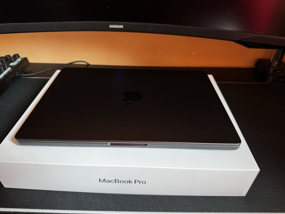 Apple MacBook Pro 14 M5 16GB 512GB + Гаранция
