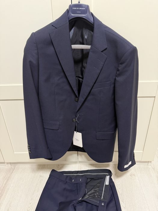 Costum nou Tiger of Sweden