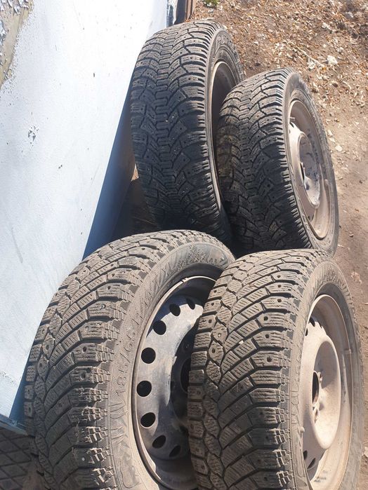 Продаются диски с шинами срочно.