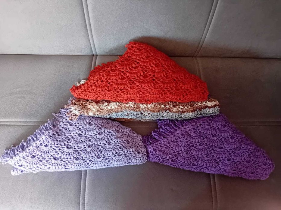 Vând saluri crosetate manual