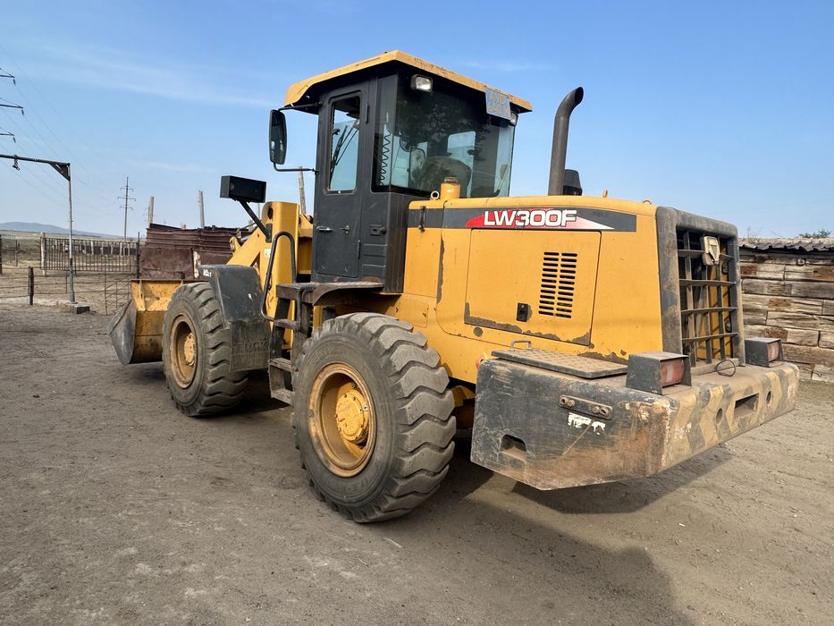 Погрузчик 2 куб до 3тонн