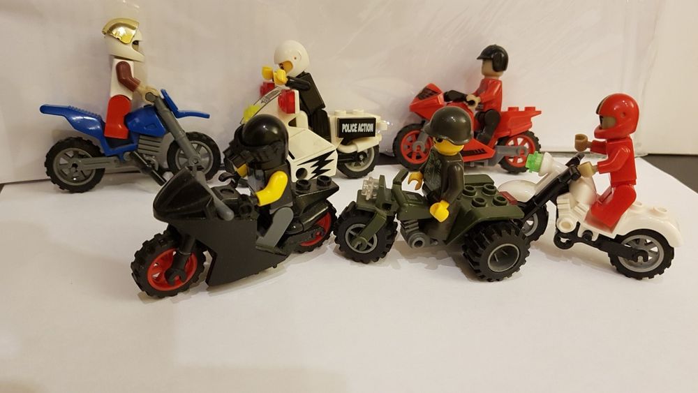 Лего конструктор.  Космический корабль.Человечки и мотоциклисты с мото